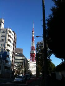 東京タワー ロシア大使館角の交差点より