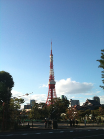 東京タワー 芝公園駅出口付近から撮影